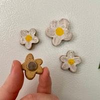 Speckled Daisy Magnet