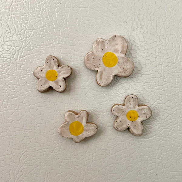 Speckled Daisy Magnet