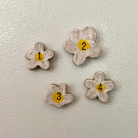 Speckled Daisy Magnet